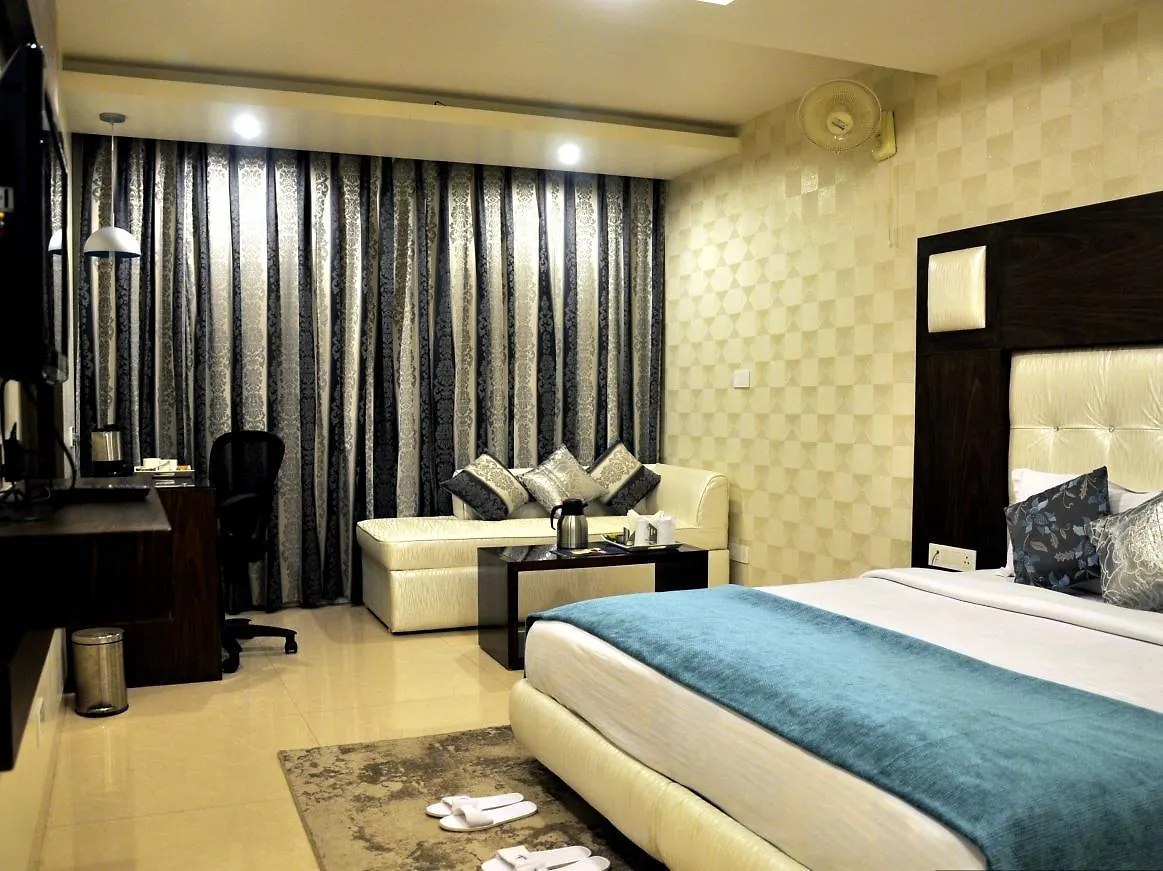 Hotel Diamond Plaza Chandigarh 3*,
