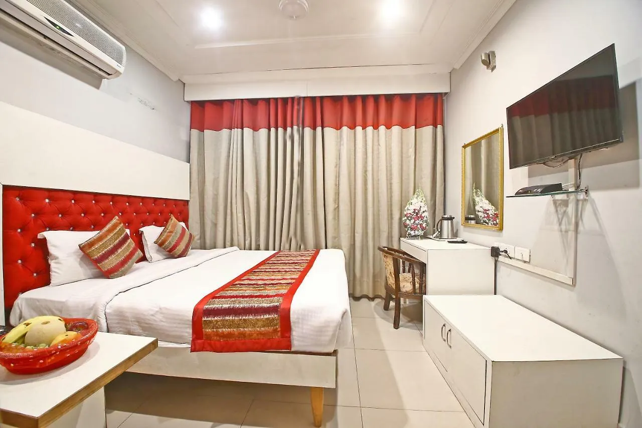 Hotel Diamond Plaza Chandigarh 3*,