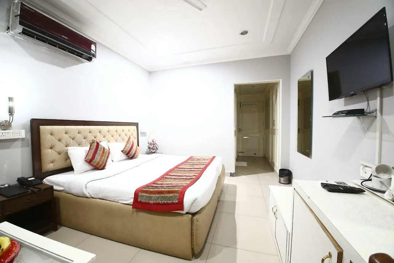 ***  Hotel Diamond Plaza Chandigarh India