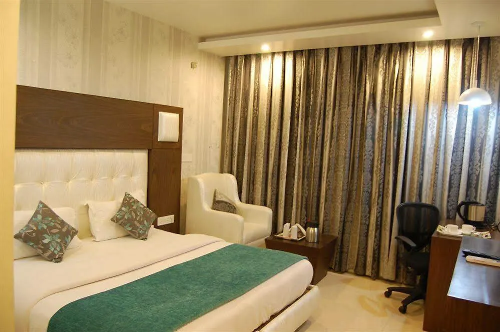 Hotel Diamond Plaza Chandigarh India